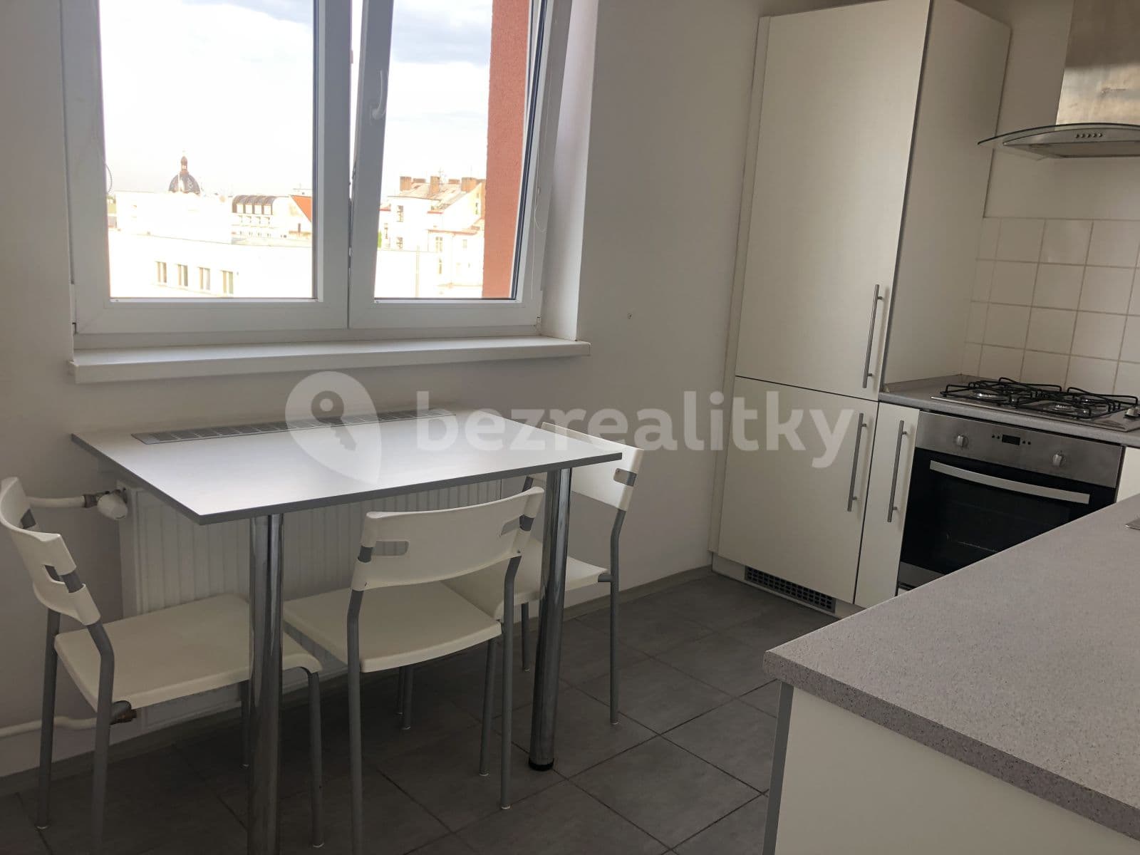 Prenájom bytu 1-izbový 40 m², Na Hrádku, Pardubice, Pardubický kraj Prenájom bytu 1-izbový 40 m², Na Hrádku, Pardubice, Pardubický kraj