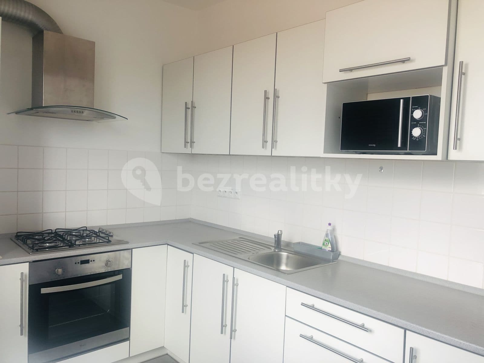 Prenájom bytu 1-izbový 40 m², Na Hrádku, Pardubice, Pardubický kraj Prenájom bytu 1-izbový 40 m², Na Hrádku, Pardubice, Pardubický kraj