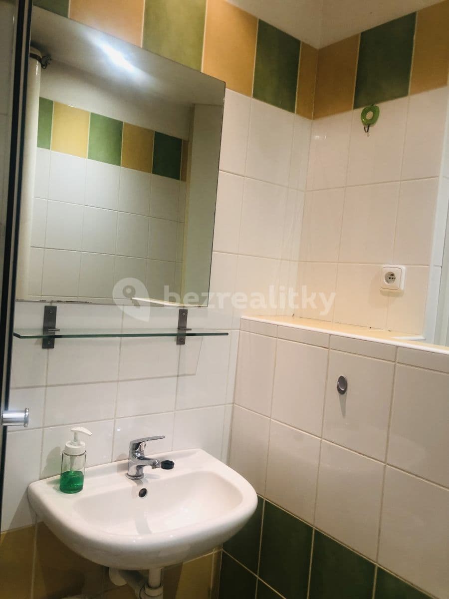 Prenájom bytu 1-izbový 40 m², Na Hrádku, Pardubice, Pardubický kraj Prenájom bytu 1-izbový 40 m², Na Hrádku, Pardubice, Pardubický kraj