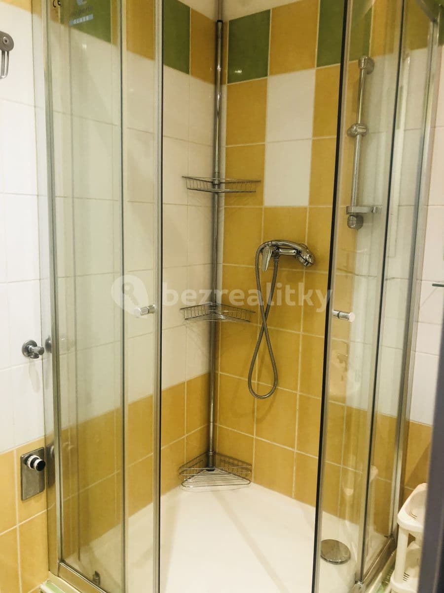 Prenájom bytu 1-izbový 40 m², Na Hrádku, Pardubice, Pardubický kraj Prenájom bytu 1-izbový 40 m², Na Hrádku, Pardubice, Pardubický kraj