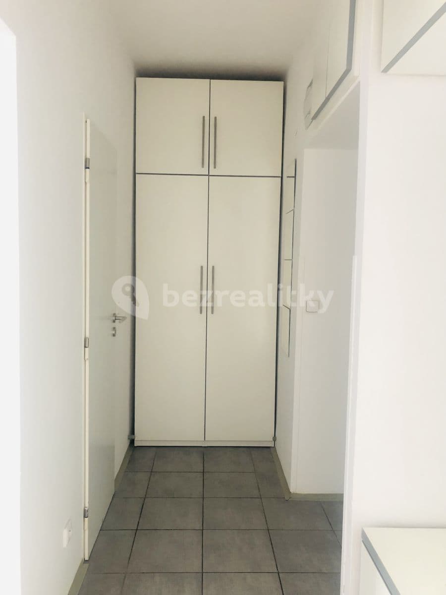 Prenájom bytu 1-izbový 40 m², Na Hrádku, Pardubice, Pardubický kraj Prenájom bytu 1-izbový 40 m², Na Hrádku, Pardubice, Pardubický kraj