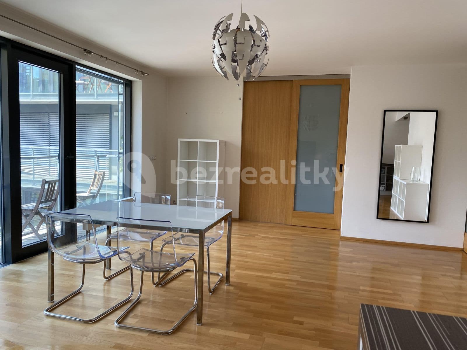 Prenájom bytu 3-izbový 100 m², Křižíkova, Praha, Praha Prenájom bytu 3-izbový 100 m², Křižíkova, Praha, Praha