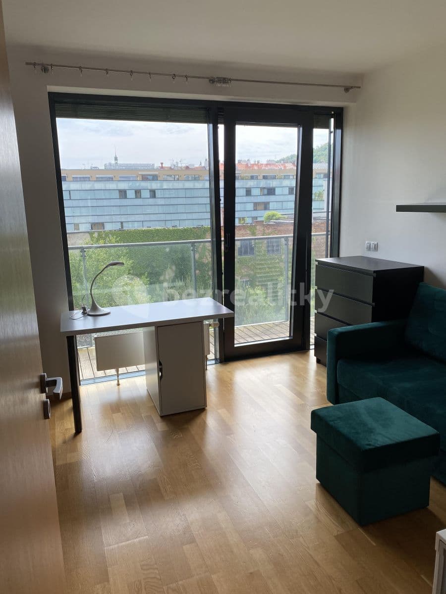 Prenájom bytu 3-izbový 100 m², Křižíkova, Praha, Praha Prenájom bytu 3-izbový 100 m², Křižíkova, Praha, Praha