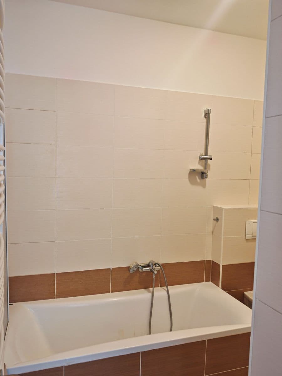 Prenájom bytu 1-izbový 35 m², Roháčova, Praha, Praha Prenájom bytu 1-izbový 35 m², Roháčova, Praha, Praha