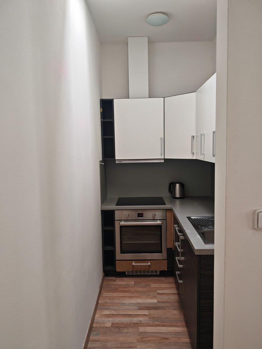 Prenájom bytu 1-izbový 35 m², Roháčova, Praha, Praha Prenájom bytu 1-izbový 35 m², Roháčova, Praha, Praha