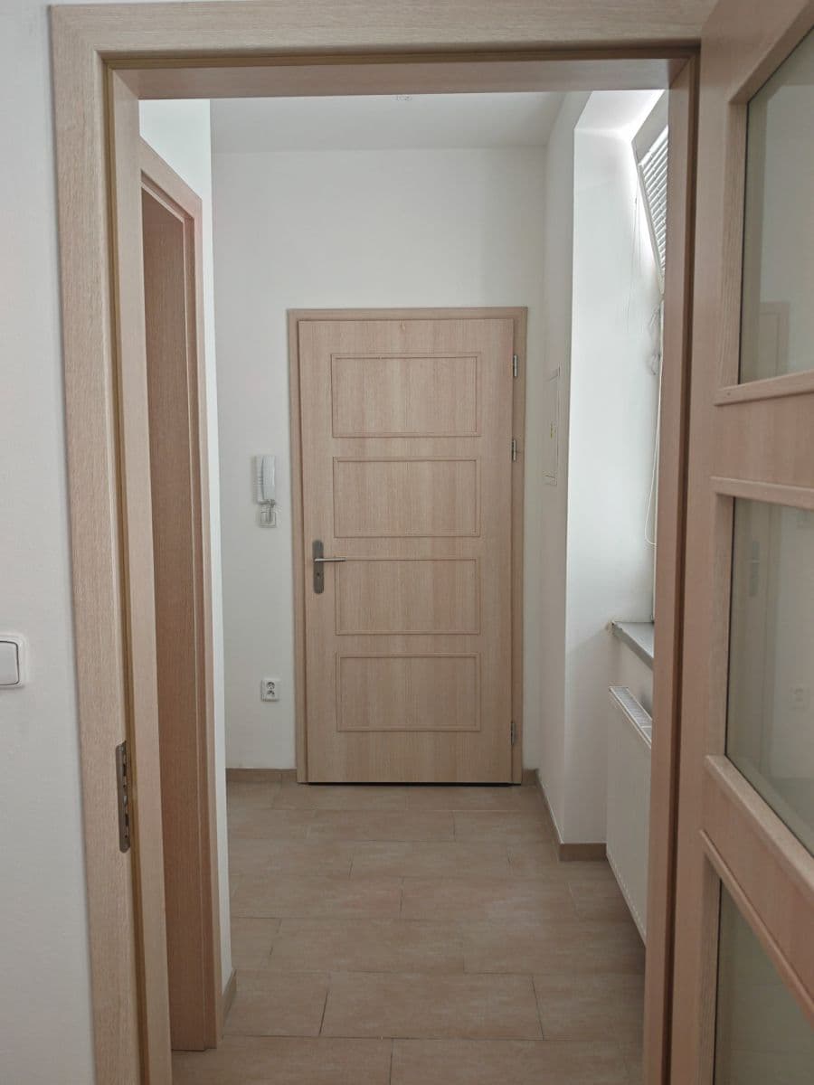 Prenájom bytu 1-izbový 35 m², Roháčova, Praha, Praha Prenájom bytu 1-izbový 35 m², Roháčova, Praha, Praha