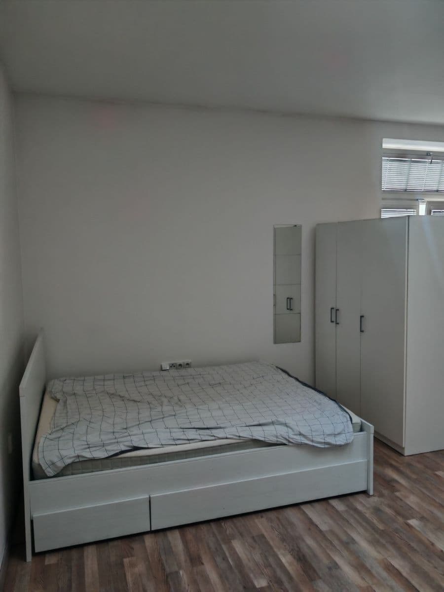 Prenájom bytu 1-izbový 35 m², Roháčova, Praha, Praha Prenájom bytu 1-izbový 35 m², Roháčova, Praha, Praha