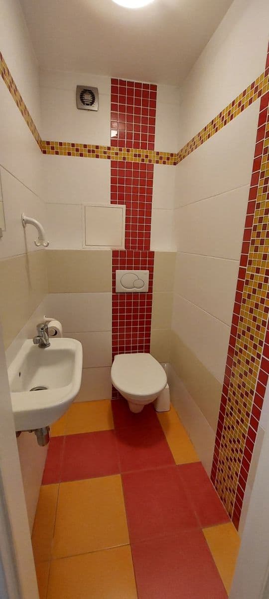 Prenájom bytu 3-izbový 68 m², Lhotská, Praha, Praha Prenájom bytu 3-izbový 68 m², Lhotská, Praha, Praha