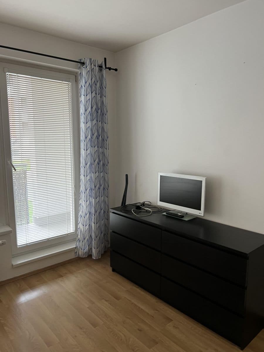 Prenájom bytu 1-izbový 30 m², Sazovicka, Praha, Praha Prenájom bytu 1-izbový 30 m², Sazovicka, Praha, Praha