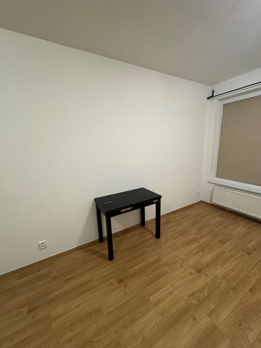 Prenájom bytu 1-izbový 30 m², Sazovicka, Praha, Praha Prenájom bytu 1-izbový 30 m², Sazovicka, Praha, Praha