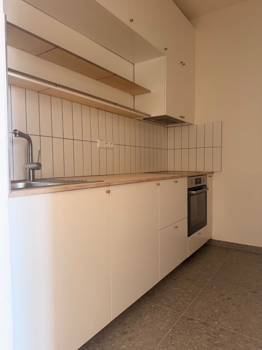 Prenájom bytu 2-izbový 55 m², Zdaru, Praha, Praha Prenájom bytu 2-izbový 55 m², Zdaru, Praha, Praha