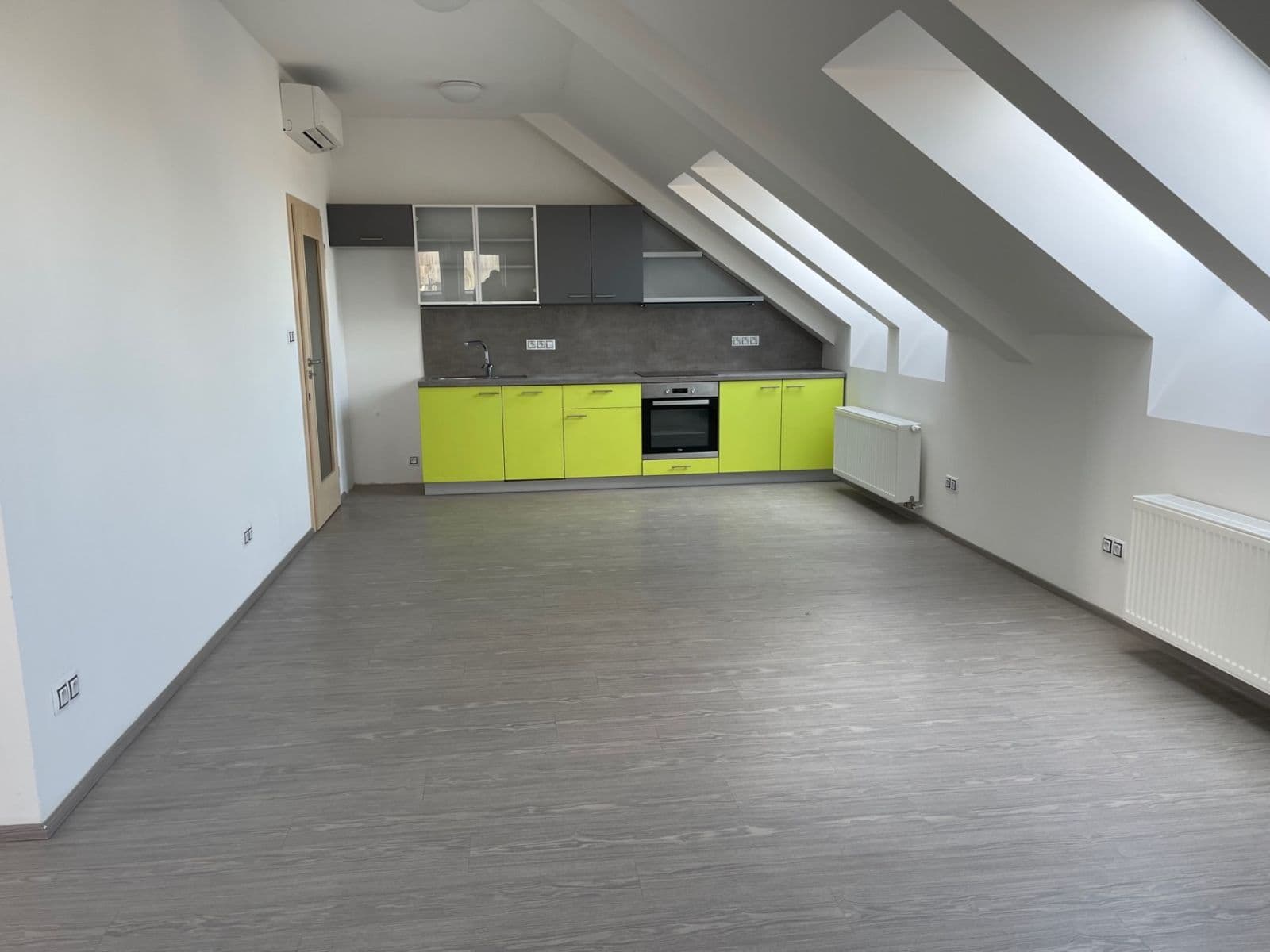 Prenájom bytu 2-izbový 58 m², Štítného, Praha, Praha Prenájom bytu 2-izbový 58 m², Štítného, Praha, Praha