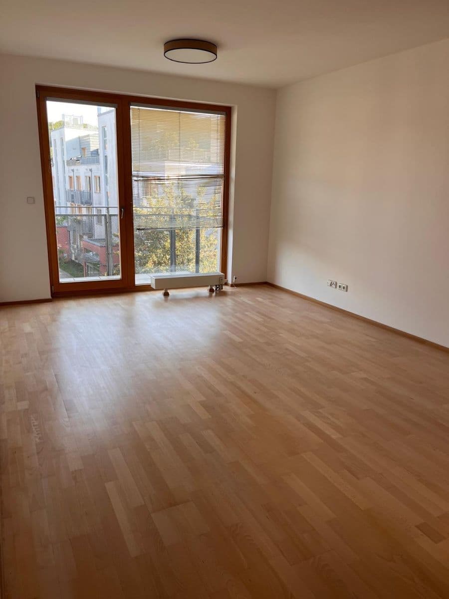 Prenájom bytu 2-izbový 58 m², Naardenská, Praha, Praha Prenájom bytu 2-izbový 58 m², Naardenská, Praha, Praha