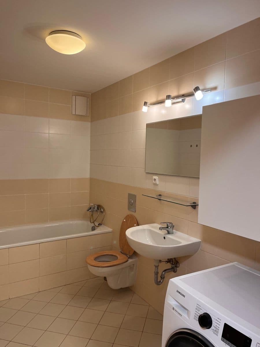 Prenájom bytu 2-izbový 58 m², Naardenská, Praha, Praha Prenájom bytu 2-izbový 58 m², Naardenská, Praha, Praha