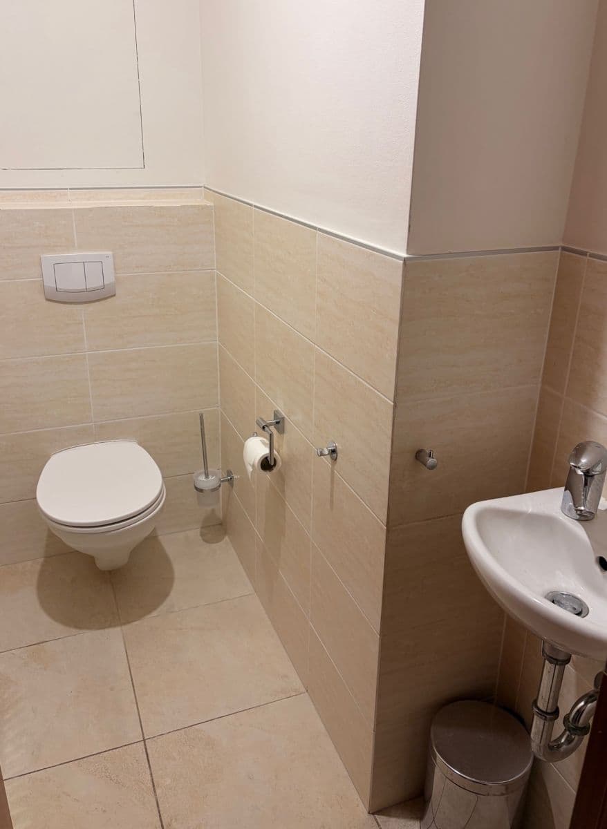 Prenájom bytu 2-izbový 76 m², Linhartova, Praha, Praha Prenájom bytu 2-izbový 76 m², Linhartova, Praha, Praha