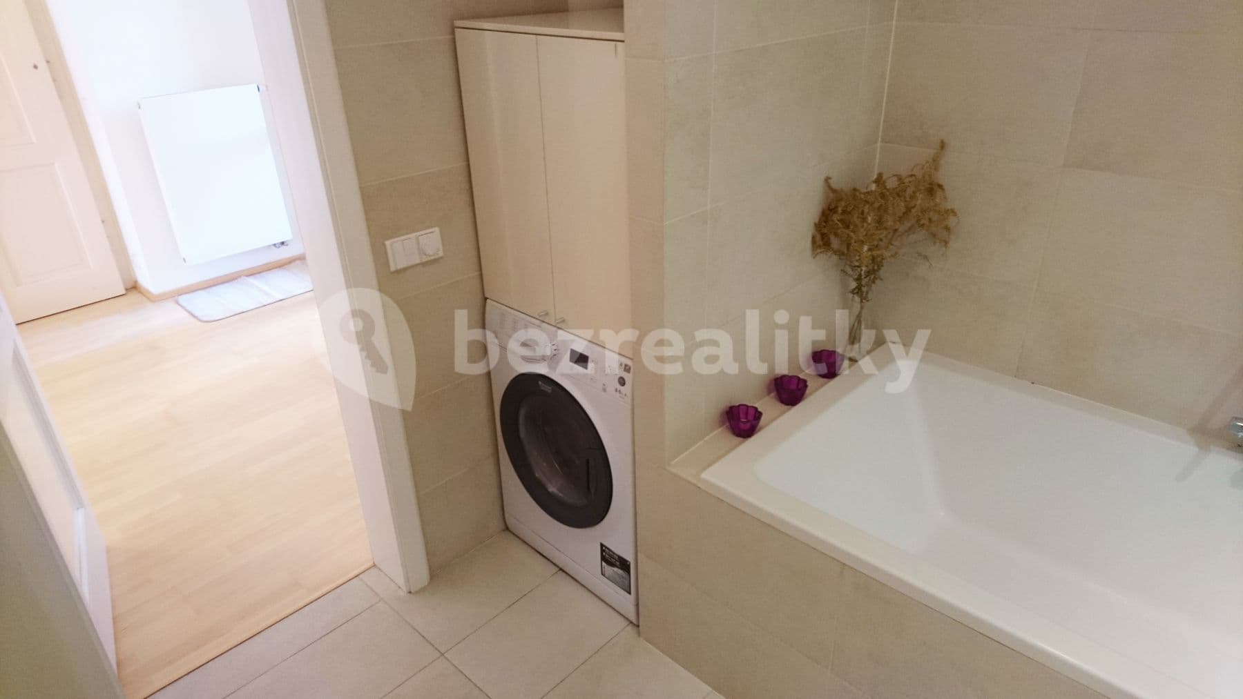 Prenájom bytu 2-izbový 81 m², Lužická, Praha, Praha Prenájom bytu 2-izbový 81 m², Lužická, Praha, Praha