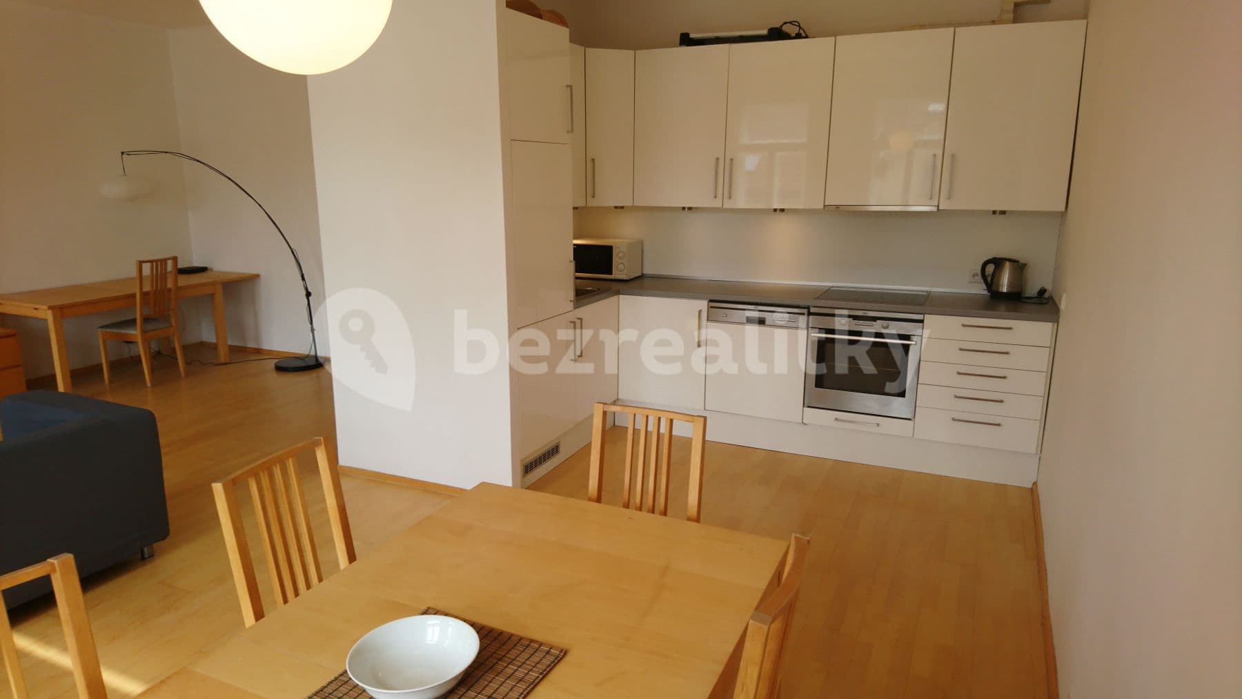 Prenájom bytu 2-izbový 81 m², Lužická, Praha, Praha Prenájom bytu 2-izbový 81 m², Lužická, Praha, Praha