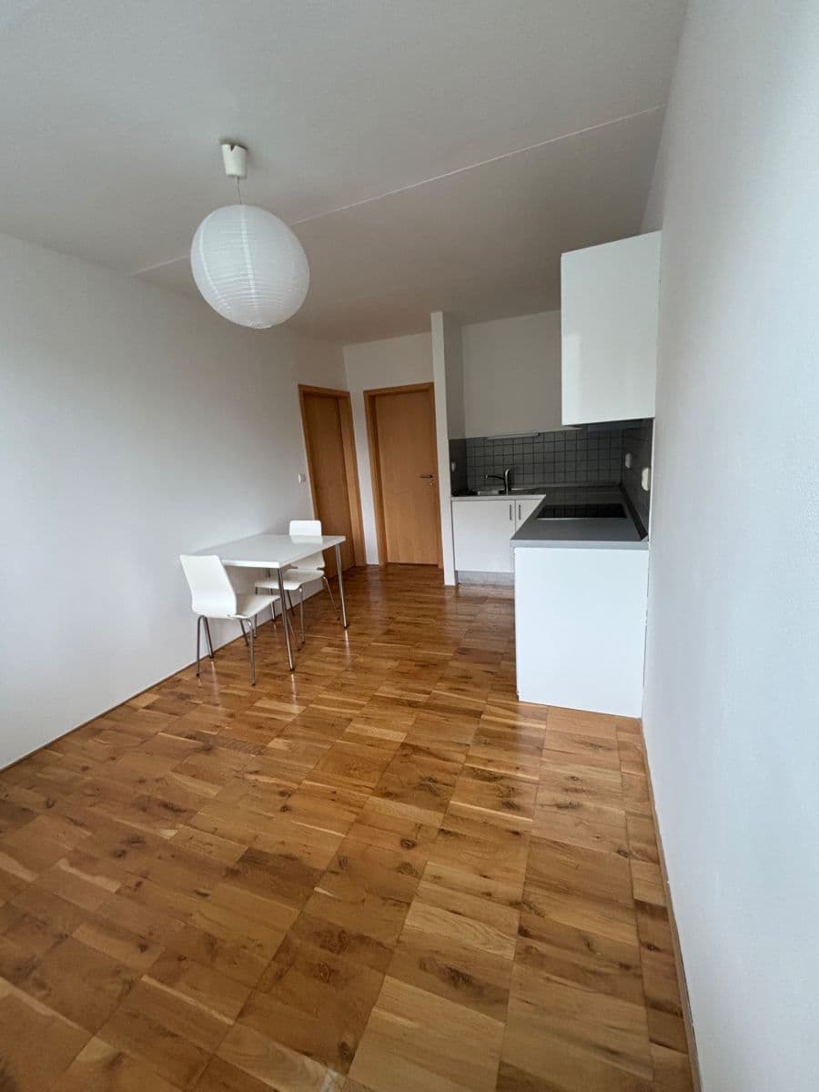 Prenájom bytu 2-izbový 32 m², Nechvílova, Praha, Praha Prenájom bytu 2-izbový 32 m², Nechvílova, Praha, Praha