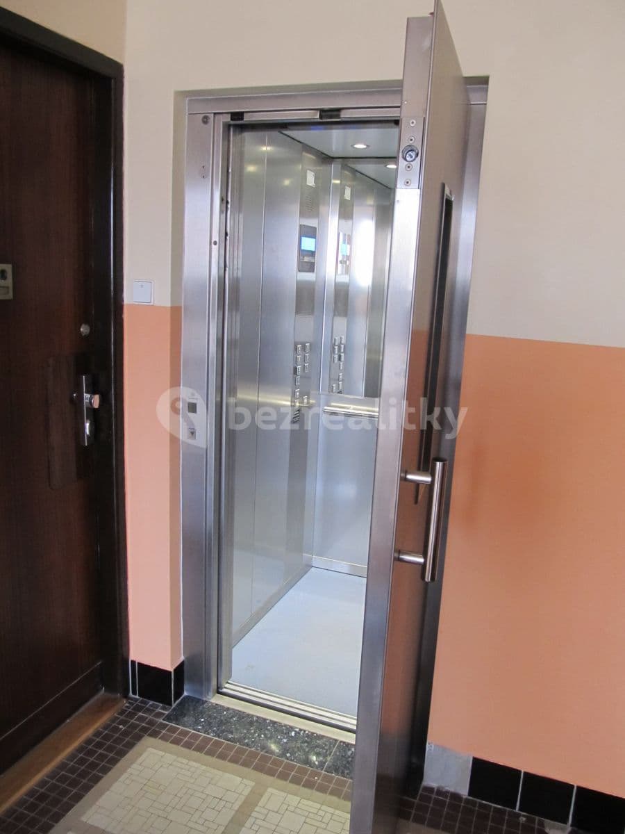 Prenájom bytu 2-izbový 38 m², Sámova, Praha, Praha Prenájom bytu 2-izbový 38 m², Sámova, Praha, Praha