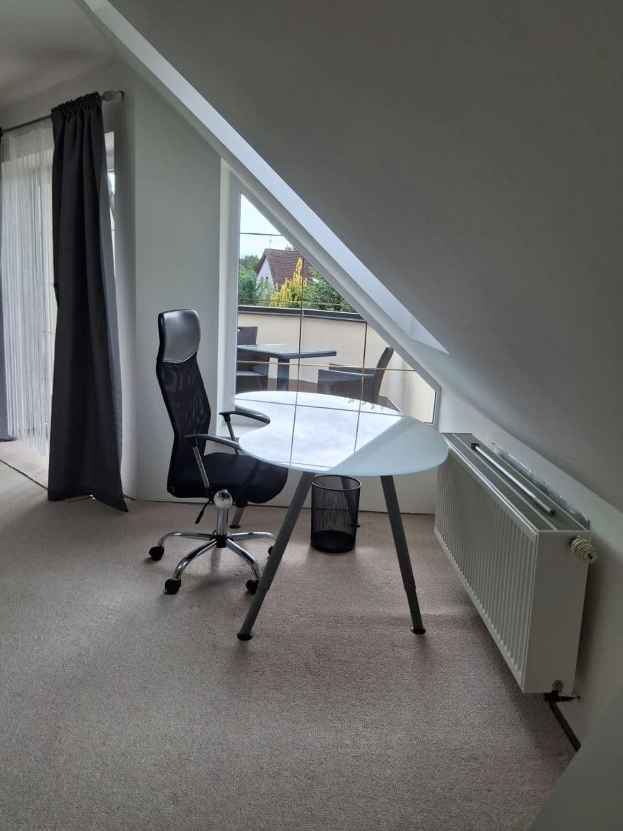 Prenájom bytu 1-izbový 72 m², Holekova, Praha, Praha Prenájom bytu 1-izbový 72 m², Holekova, Praha, Praha