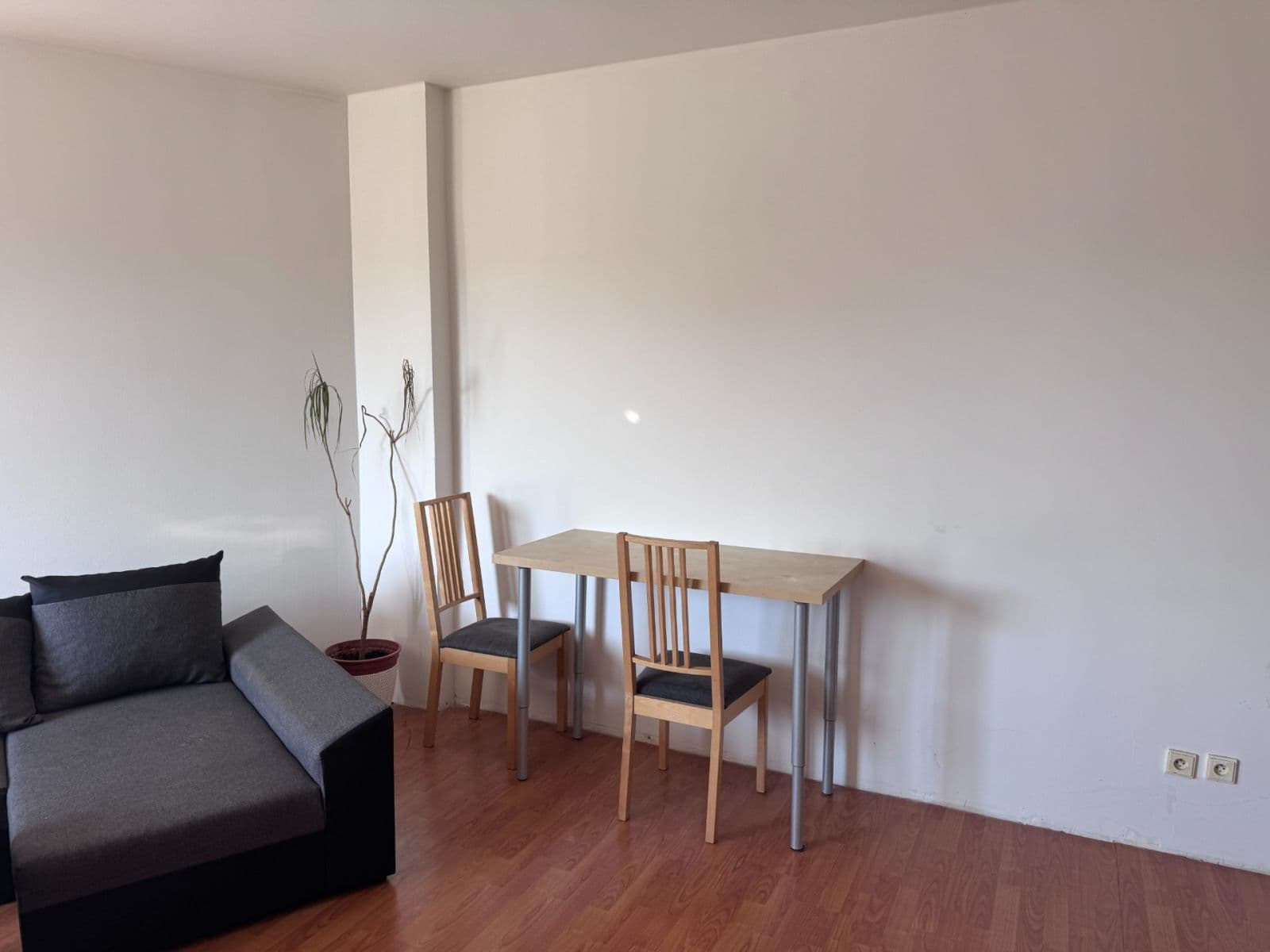 Prenájom bytu Garsoniéra 38 m², K Sídlišti, Tmaň, Středočeský kraj Prenájom bytu Garsoniéra 38 m², K Sídlišti, Tmaň, Středočeský kraj