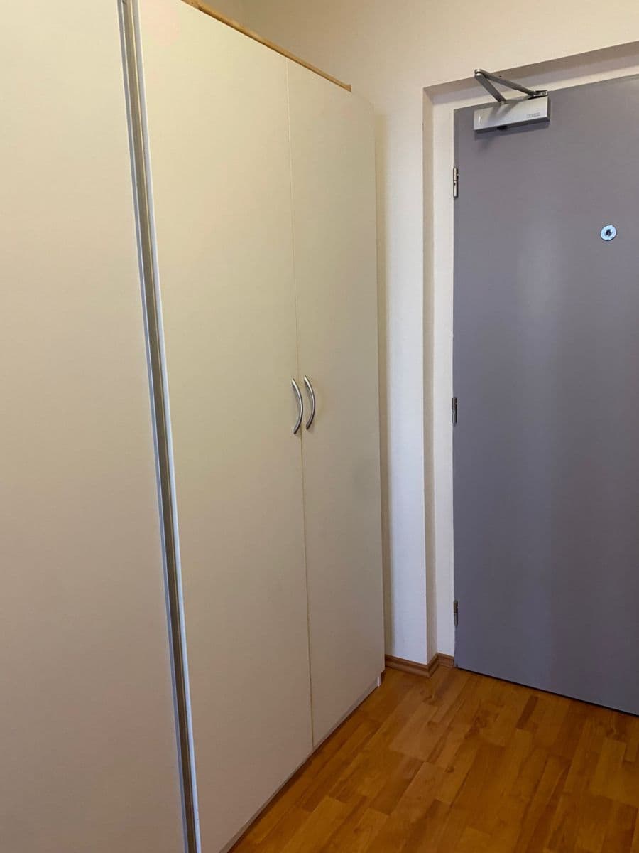 Prenájom bytu 1-izbový 37 m², Na Slatince, Praha, Praha Prenájom bytu 1-izbový 37 m², Na Slatince, Praha, Praha