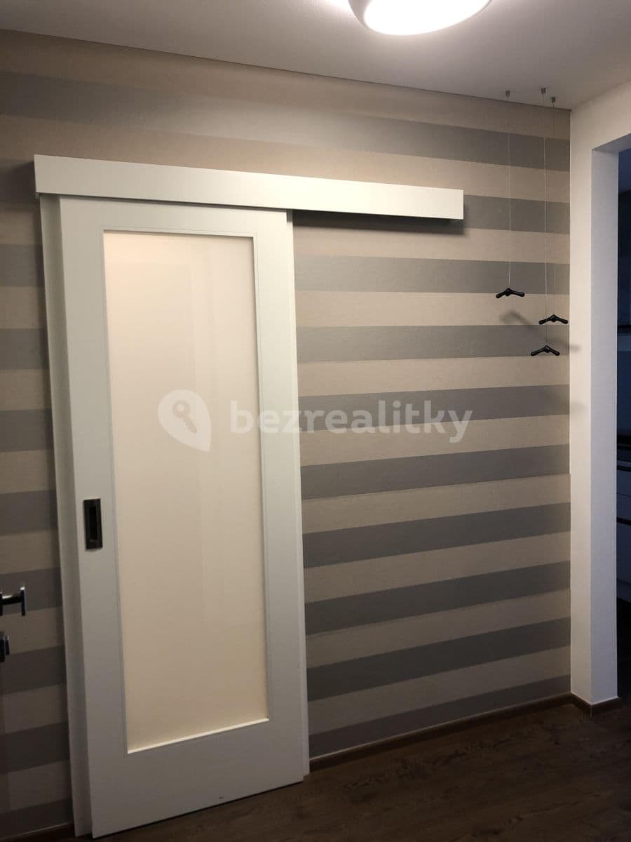 Prenájom bytu 4-izbový 110 m², Baarova, Praha, Praha Prenájom bytu 4-izbový 110 m², Baarova, Praha, Praha