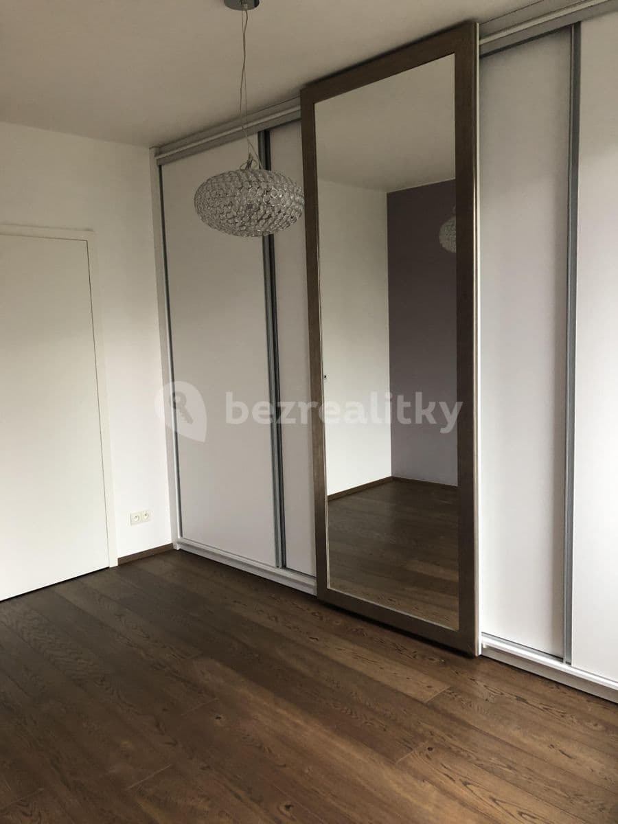 Prenájom bytu 4-izbový 110 m², Baarova, Praha, Praha Prenájom bytu 4-izbový 110 m², Baarova, Praha, Praha