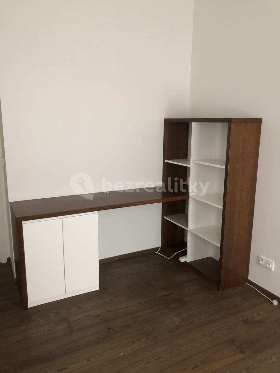 Prenájom bytu 4-izbový 110 m², Baarova, Praha, Praha Prenájom bytu 4-izbový 110 m², Baarova, Praha, Praha