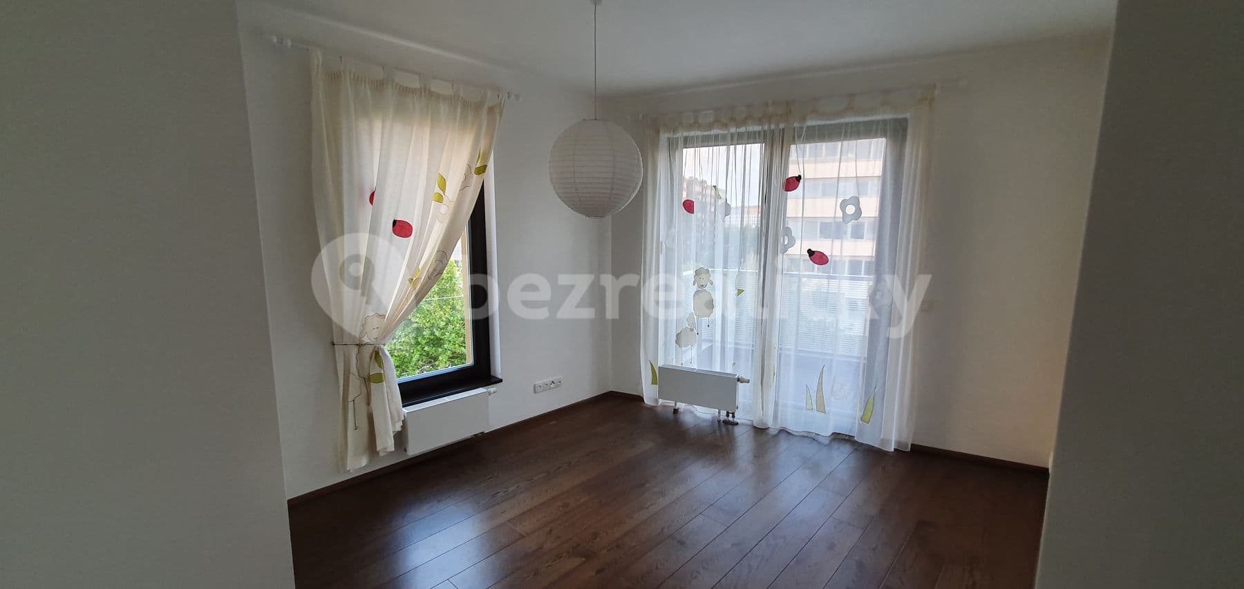 Prenájom bytu 4-izbový 110 m², Baarova, Praha, Praha Prenájom bytu 4-izbový 110 m², Baarova, Praha, Praha