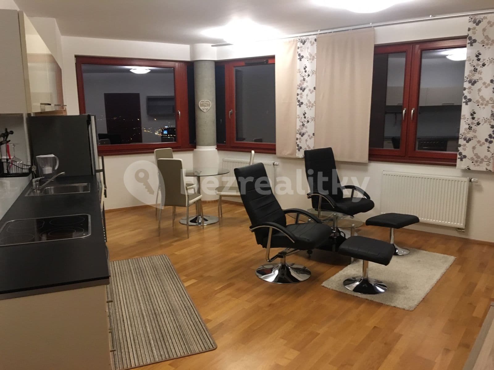 Prenájom bytu 2-izbový 47 m², Teplická, Praha, Praha