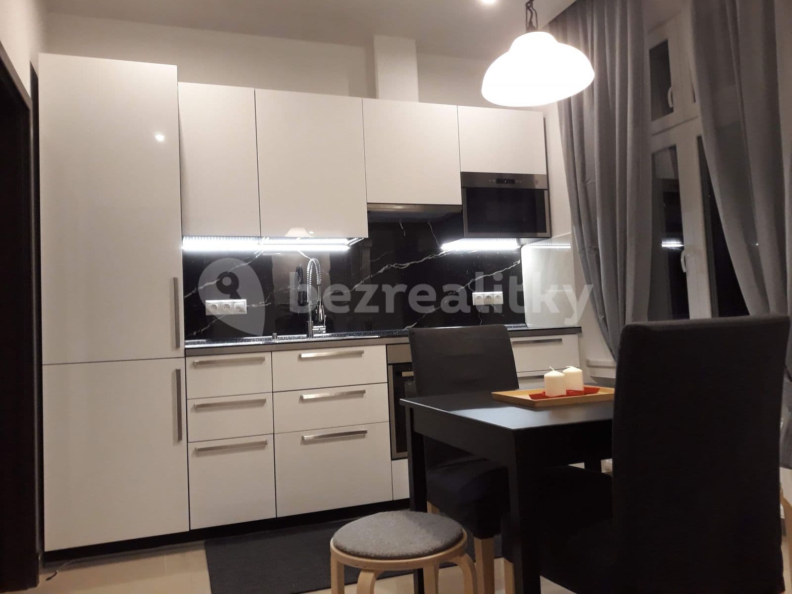 Prenájom bytu 2-izbový 54 m², Nuselská, Praha, Praha Prenájom bytu 2-izbový 54 m², Nuselská, Praha, Praha