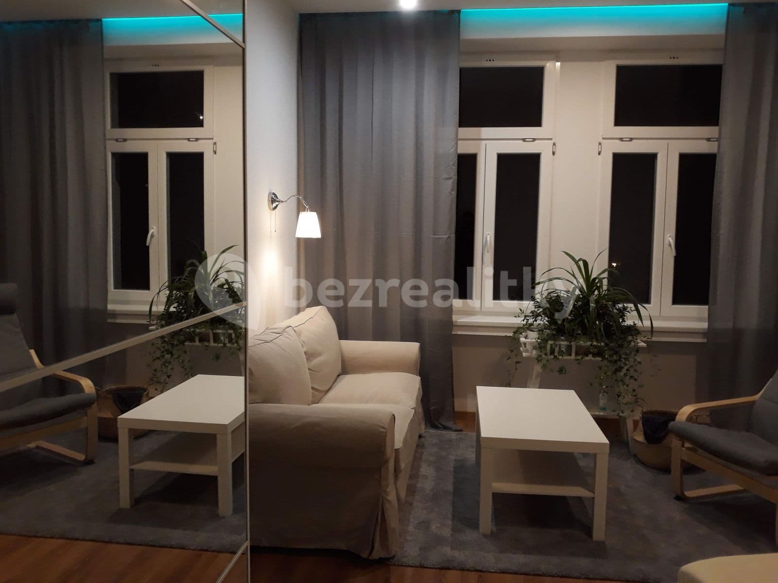 Prenájom bytu 2-izbový 54 m², Nuselská, Praha, Praha Prenájom bytu 2-izbový 54 m², Nuselská, Praha, Praha