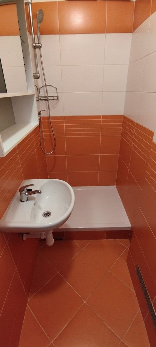 Prenájom bytu 1-izbový 25 m², Jabloňová, Praha, Praha Prenájom bytu 1-izbový 25 m², Jabloňová, Praha, Praha