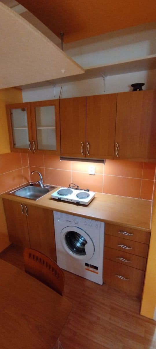 Prenájom bytu 1-izbový 25 m², Jabloňová, Praha, Praha Prenájom bytu 1-izbový 25 m², Jabloňová, Praha, Praha