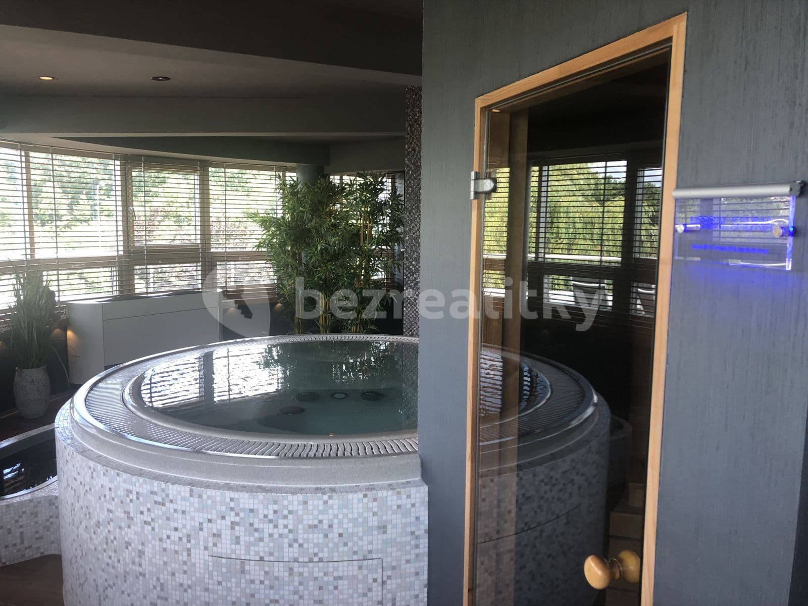 Prenájom bytu 1-izbový 44 m², Athénská, Praha, Praha Prenájom bytu 1-izbový 44 m², Athénská, Praha, Praha