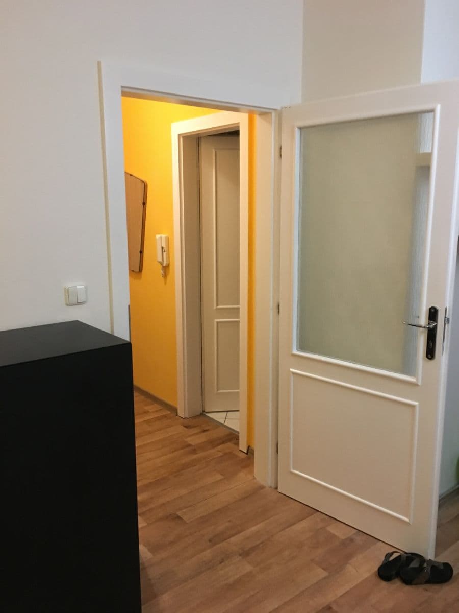 Prenájom bytu Garsoniéra 31 m², Zahradníčkova, Praha, Praha Prenájom bytu Garsoniéra 31 m², Zahradníčkova, Praha, Praha