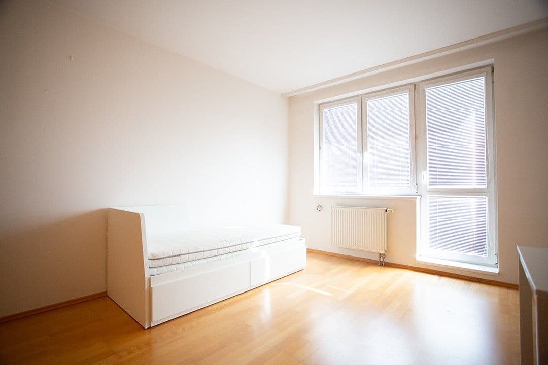 Prenájom bytu 1-izbový 38 m², Za valem, Praha, Praha Prenájom bytu 1-izbový 38 m², Za valem, Praha, Praha