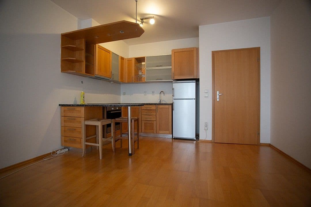 Prenájom bytu 1-izbový 38 m², Za valem, Praha, Praha Prenájom bytu 1-izbový 38 m², Za valem, Praha, Praha