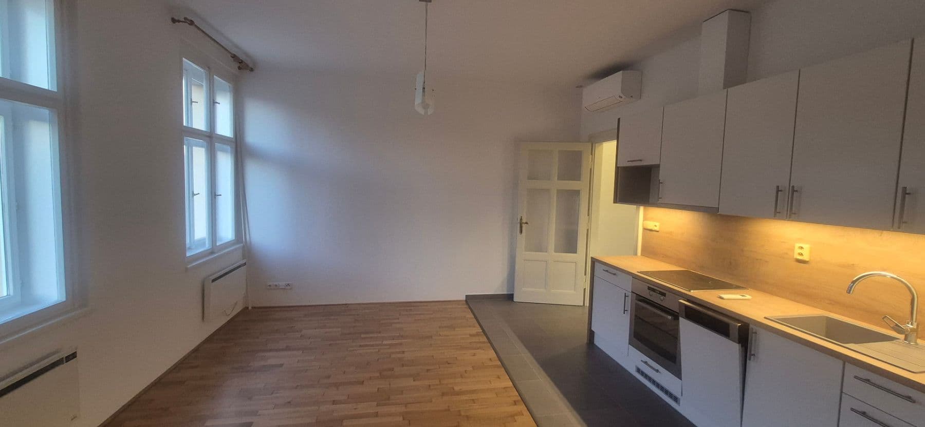 Prenájom bytu 2-izbový 45 m², Rumunská, Praha, Praha Prenájom bytu 2-izbový 45 m², Rumunská, Praha, Praha