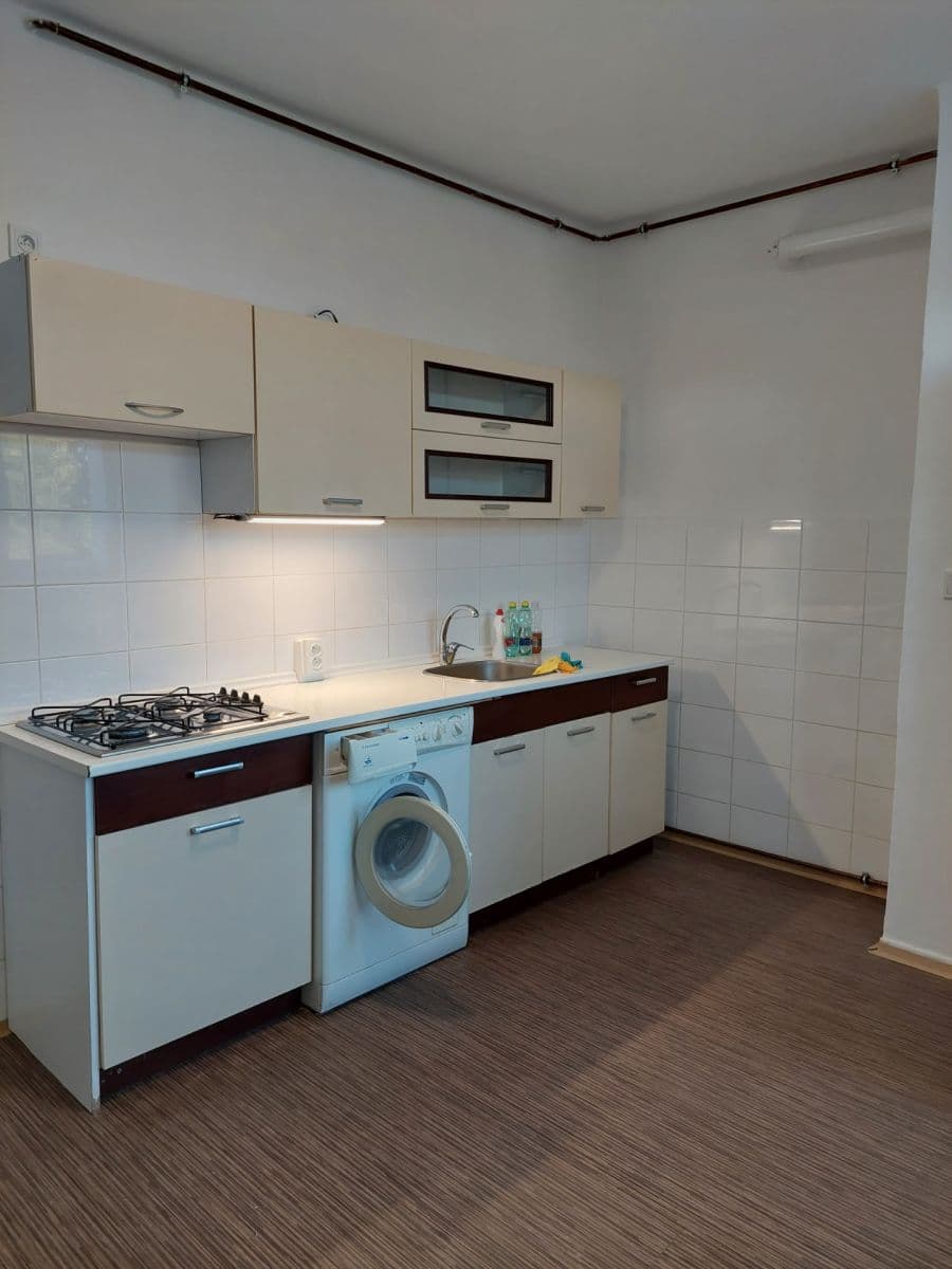 Prenájom bytu 2-izbový 41 m², Gočárova třída, Hradec Králové, Královéhradecký kraj Prenájom bytu 2-izbový 41 m², Gočárova třída, Hradec Králové, Královéhradecký kraj