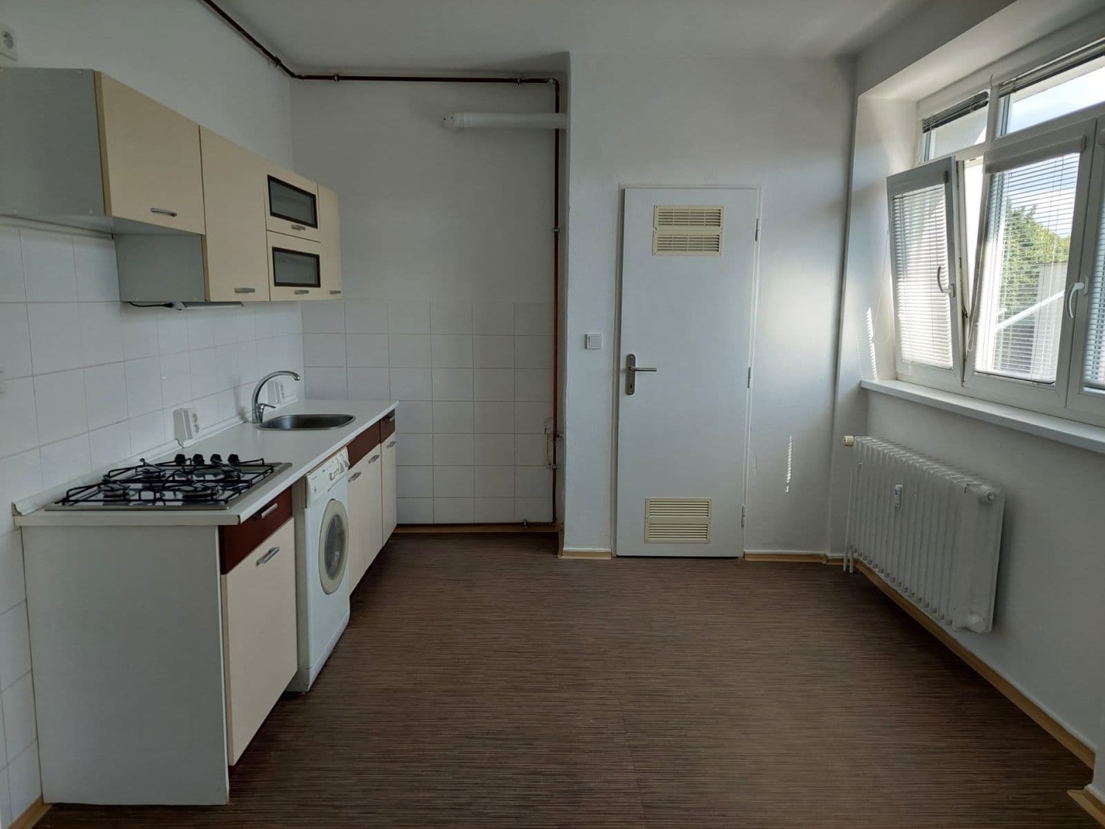 Prenájom bytu 2-izbový 41 m², Gočárova třída, Hradec Králové, Královéhradecký kraj Prenájom bytu 2-izbový 41 m², Gočárova třída, Hradec Králové, Královéhradecký kraj