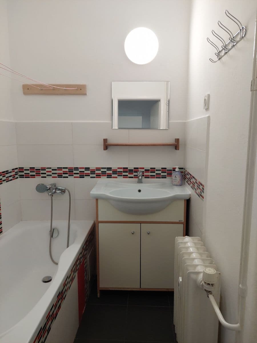 Prenájom bytu 2-izbový 41 m², Gočárova třída, Hradec Králové, Královéhradecký kraj Prenájom bytu 2-izbový 41 m², Gočárova třída, Hradec Králové, Královéhradecký kraj