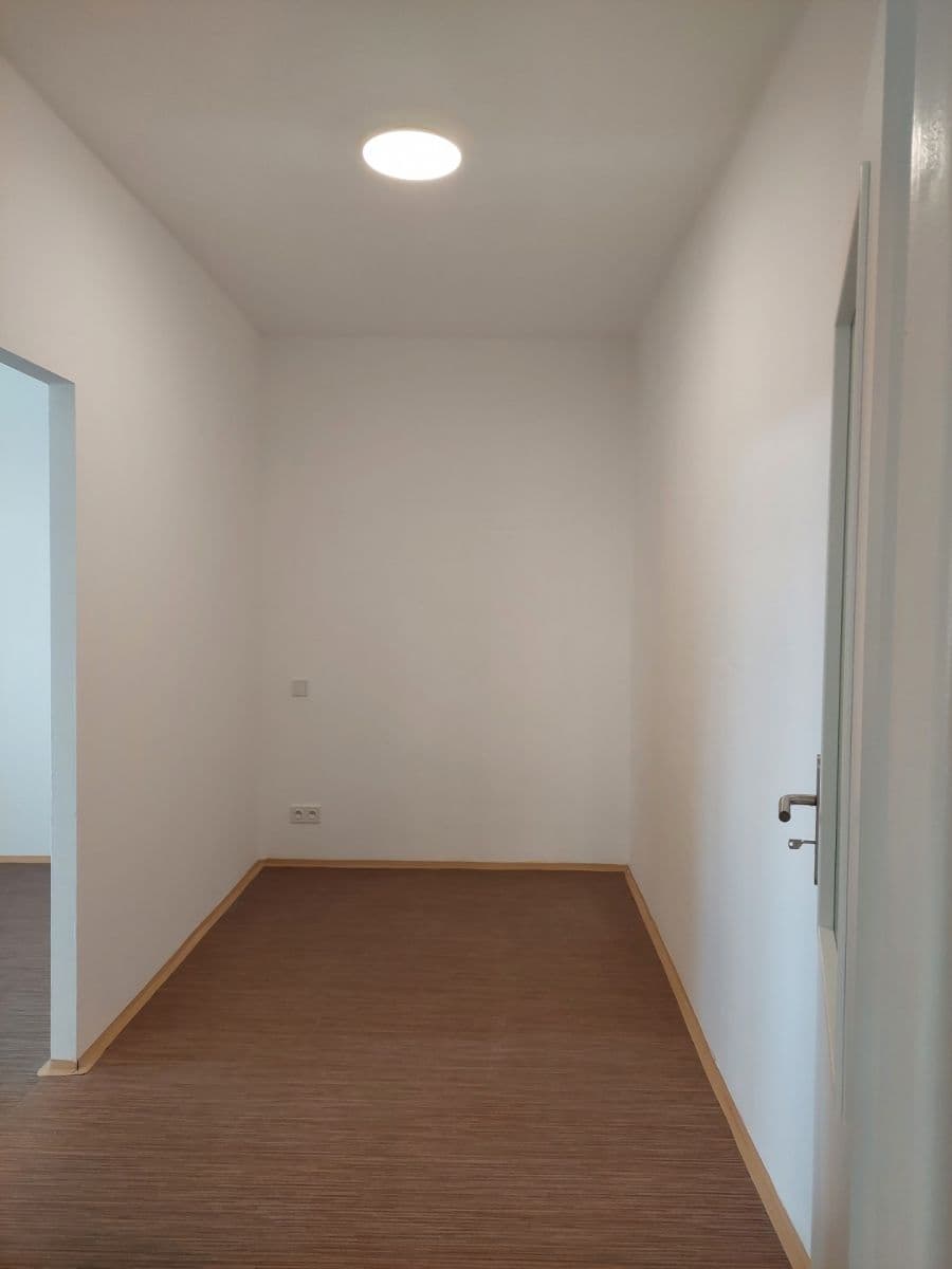Prenájom bytu 2-izbový 41 m², Gočárova třída, Hradec Králové, Královéhradecký kraj Prenájom bytu 2-izbový 41 m², Gočárova třída, Hradec Králové, Královéhradecký kraj