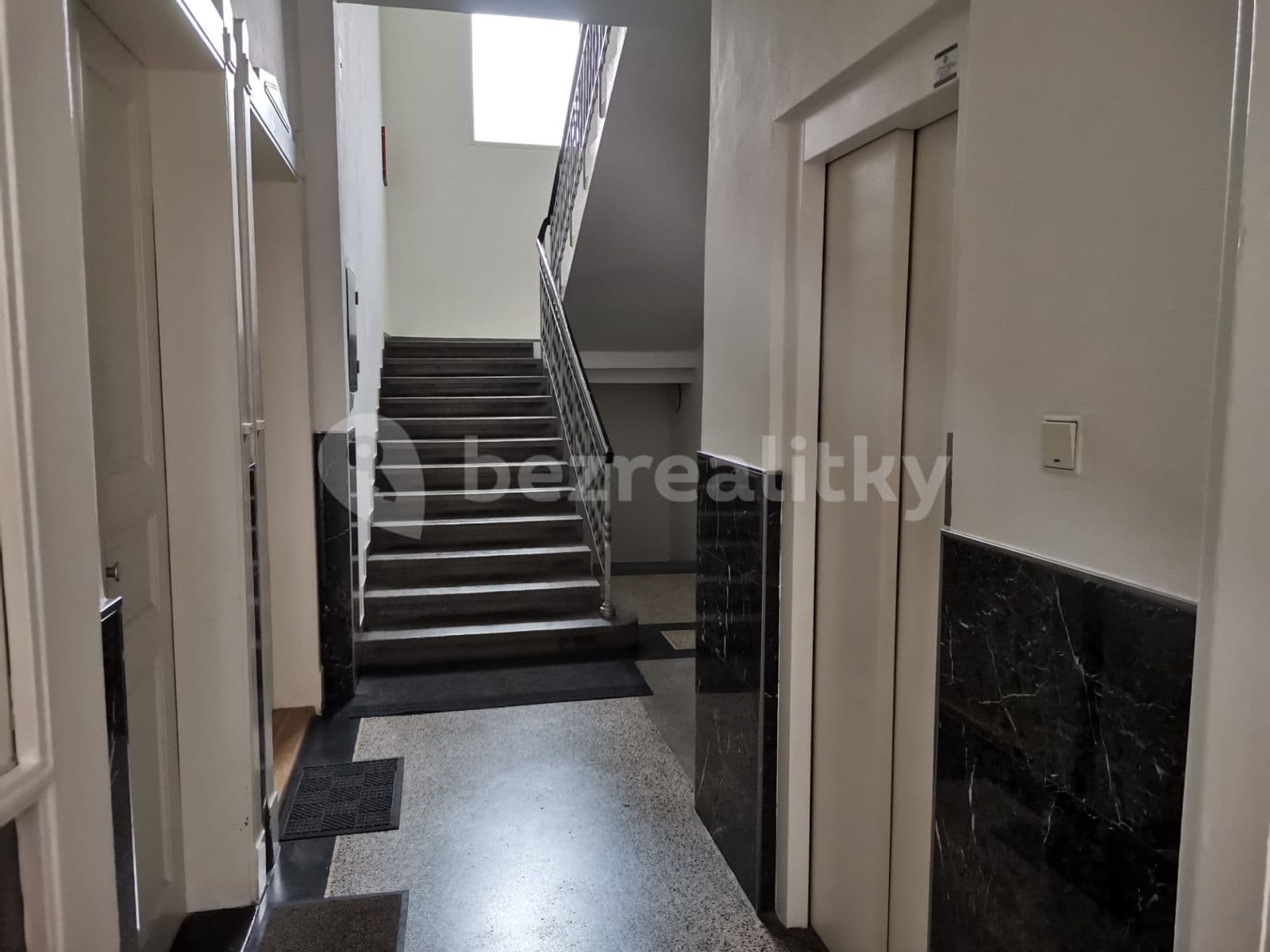 Prenájom bytu 2-izbový 63 m², Na Topolce, Praha, Praha Prenájom bytu 2-izbový 63 m², Na Topolce, Praha, Praha