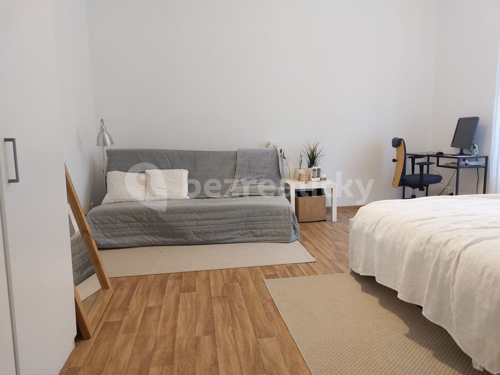 Prenájom bytu 1-izbový 34 m², Roháčova, Praha, Praha Prenájom bytu 1-izbový 34 m², Roháčova, Praha, Praha