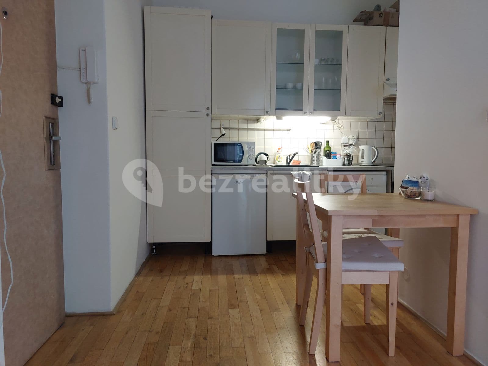 Prenájom bytu 1-izbový 34 m², Roháčova, Praha, Praha Prenájom bytu 1-izbový 34 m², Roháčova, Praha, Praha