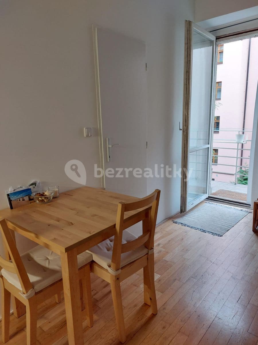 Prenájom bytu 1-izbový 34 m², Roháčova, Praha, Praha Prenájom bytu 1-izbový 34 m², Roháčova, Praha, Praha