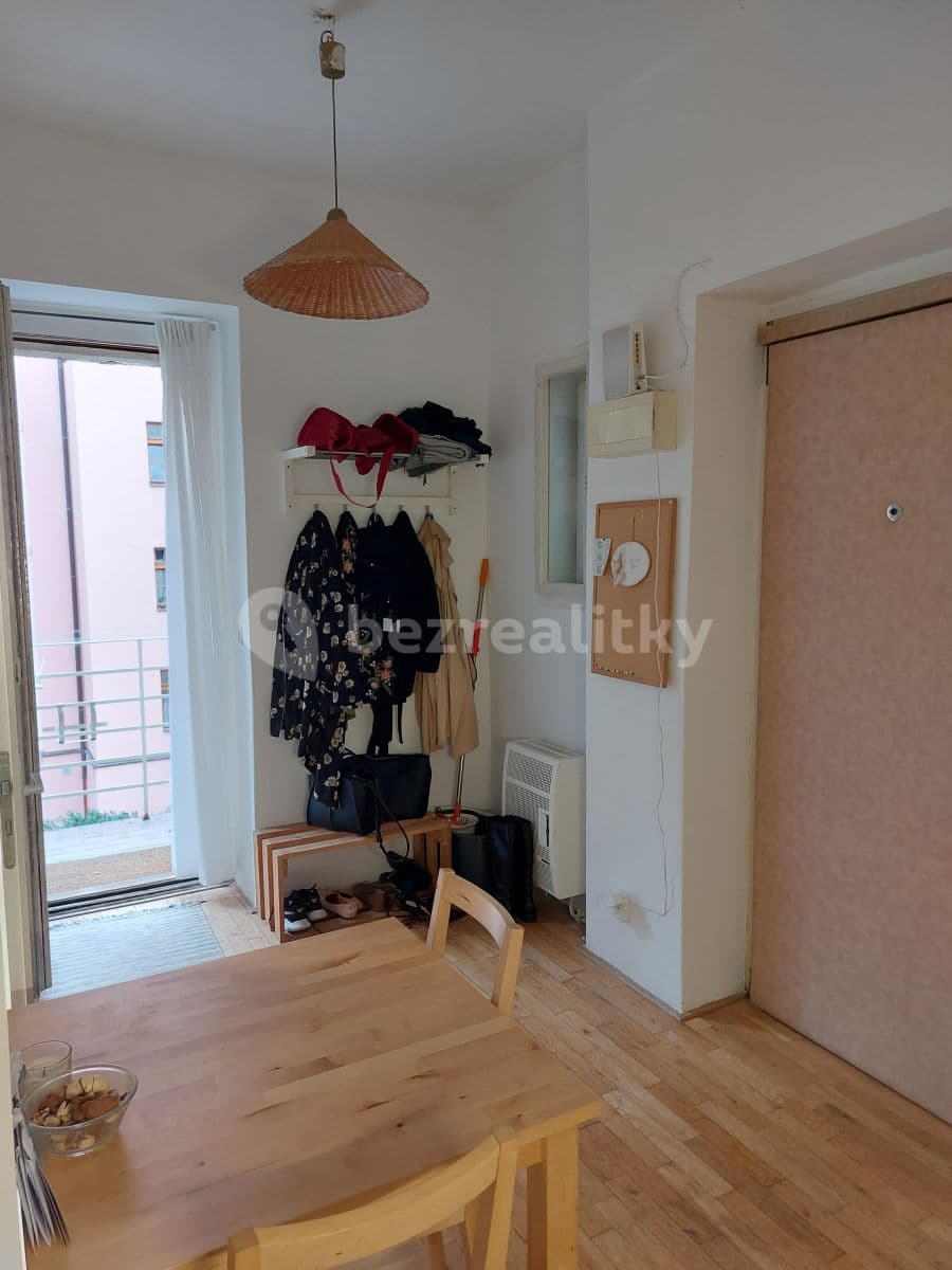 Prenájom bytu 1-izbový 34 m², Roháčova, Praha, Praha Prenájom bytu 1-izbový 34 m², Roháčova, Praha, Praha