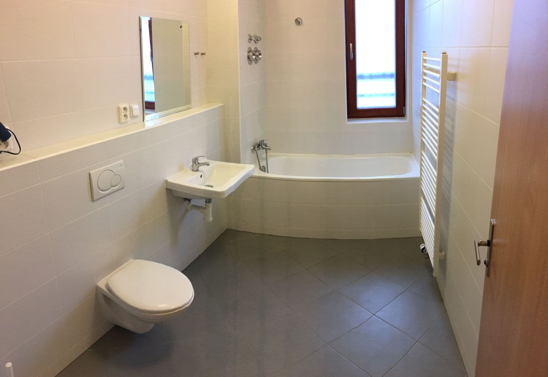Prenájom bytu 3-izbový 76 m², Jana Přibíka, Praha, Praha Prenájom bytu 3-izbový 76 m², Jana Přibíka, Praha, Praha